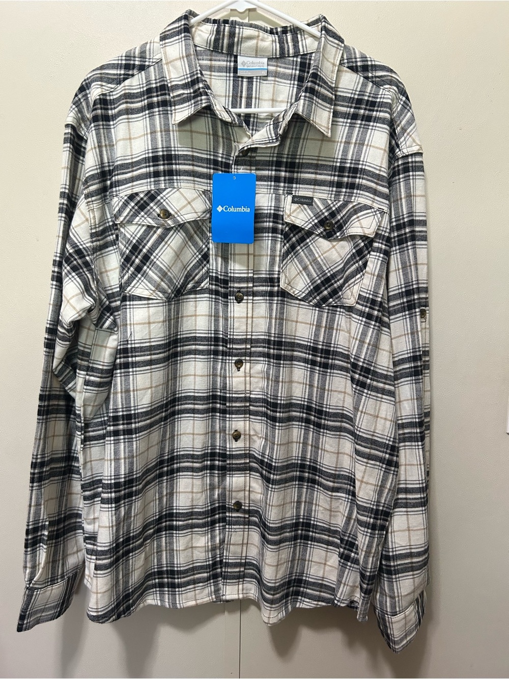 Columbia Men's Cream & Black Plaid Long-Sleeve Button-Down Shirt